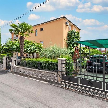 Apartment Casa Banko Ровин Екстериор снимка