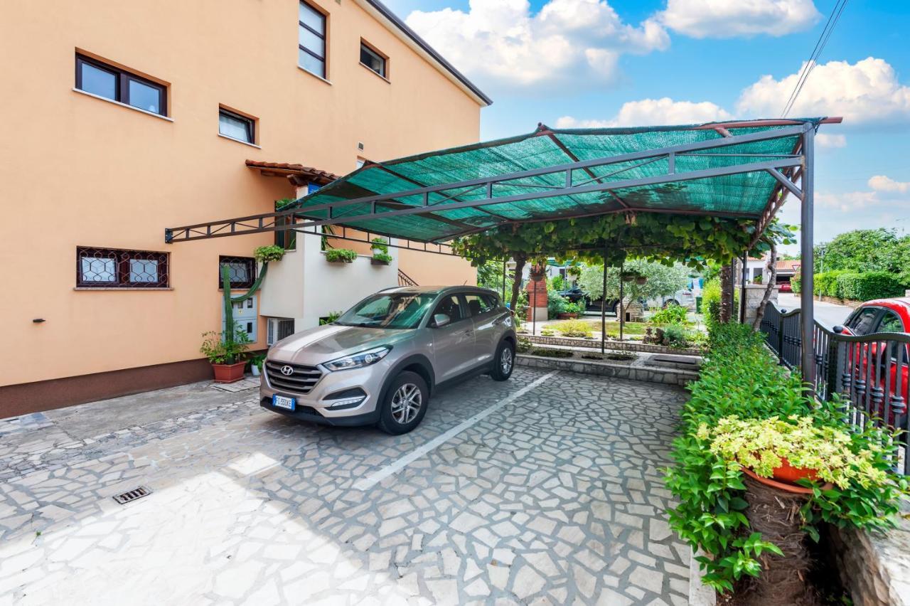 Apartment Casa Banko Ровин Екстериор снимка