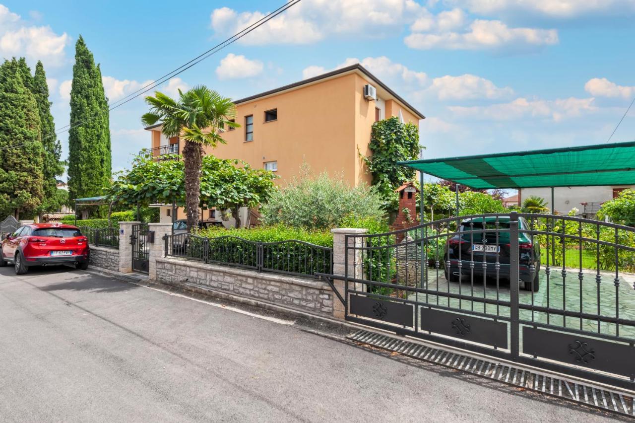 Apartment Casa Banko Ровин Екстериор снимка