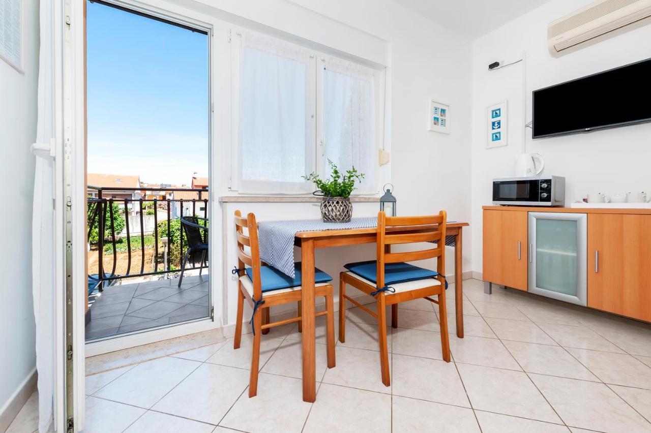 Apartment Casa Banko Ровин Екстериор снимка