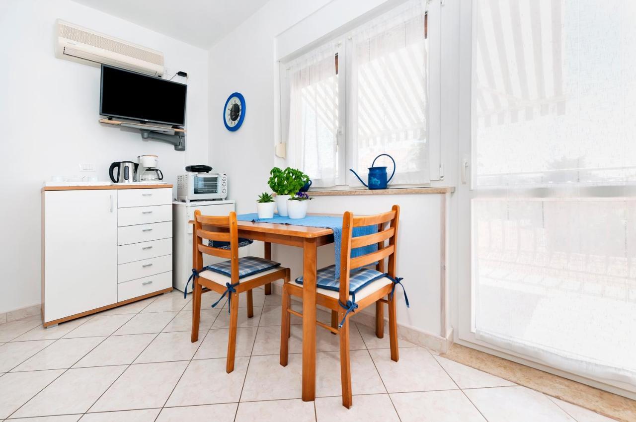 Apartment Casa Banko Ровин Екстериор снимка