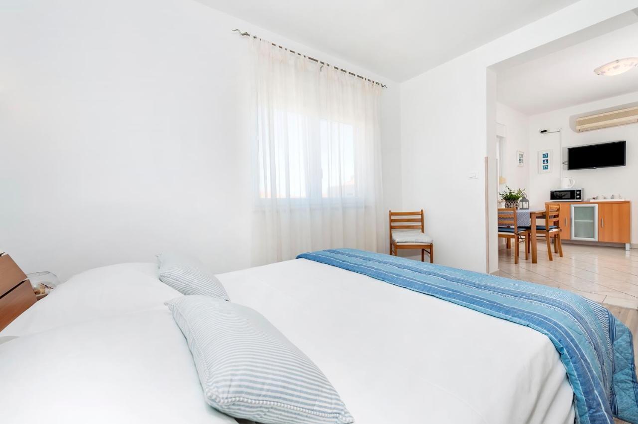 Apartment Casa Banko Ровин Екстериор снимка