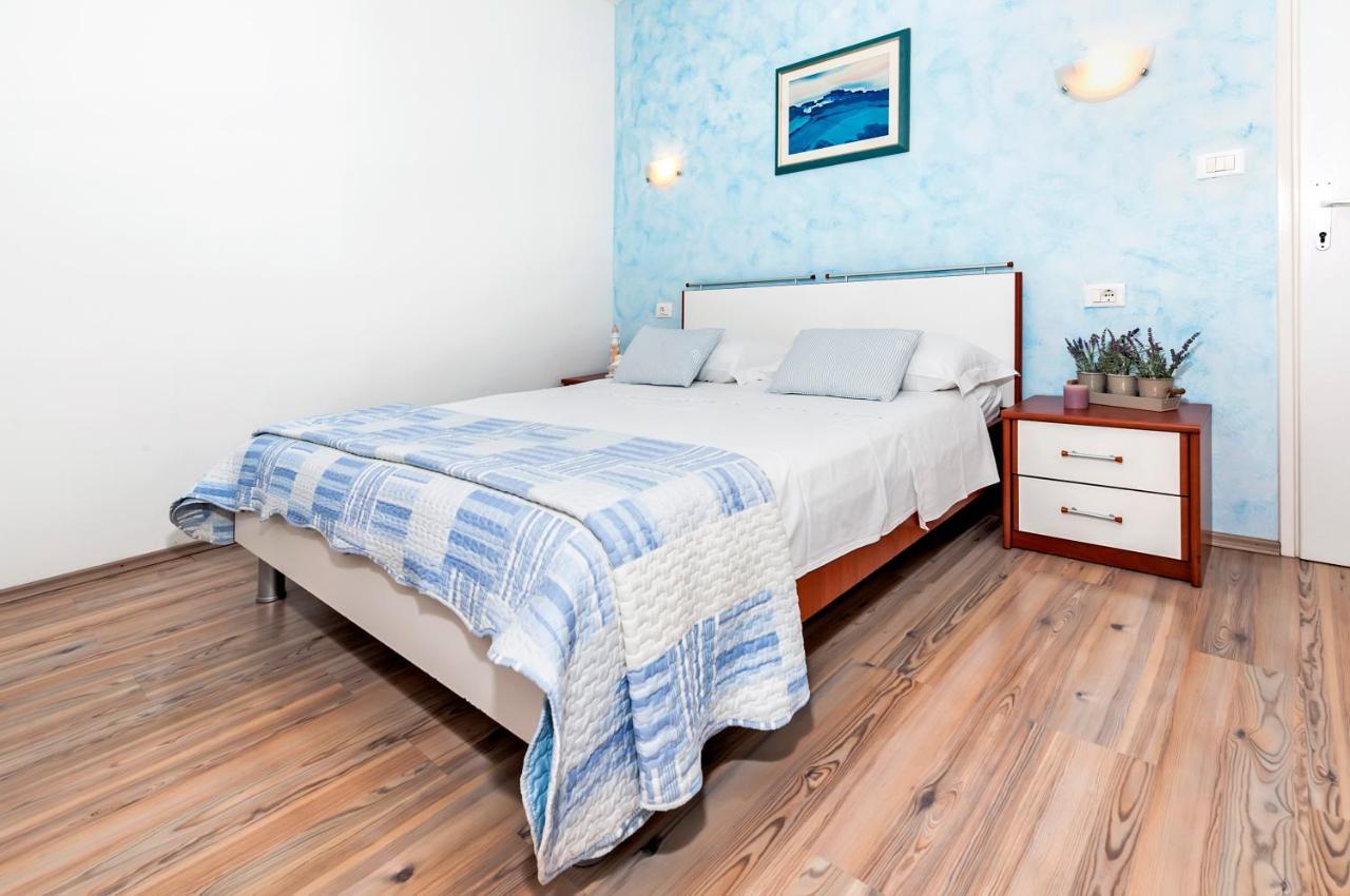Apartment Casa Banko Ровин Екстериор снимка