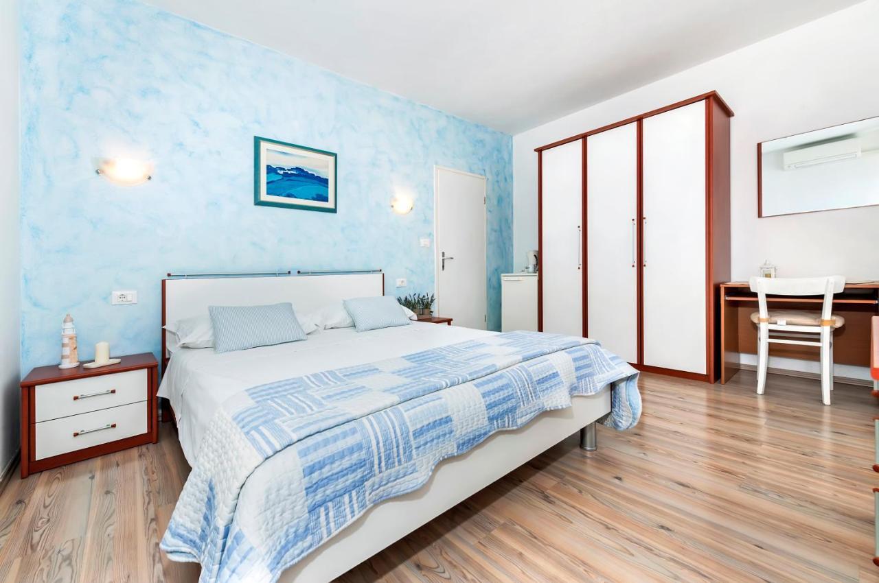 Apartment Casa Banko Ровин Екстериор снимка