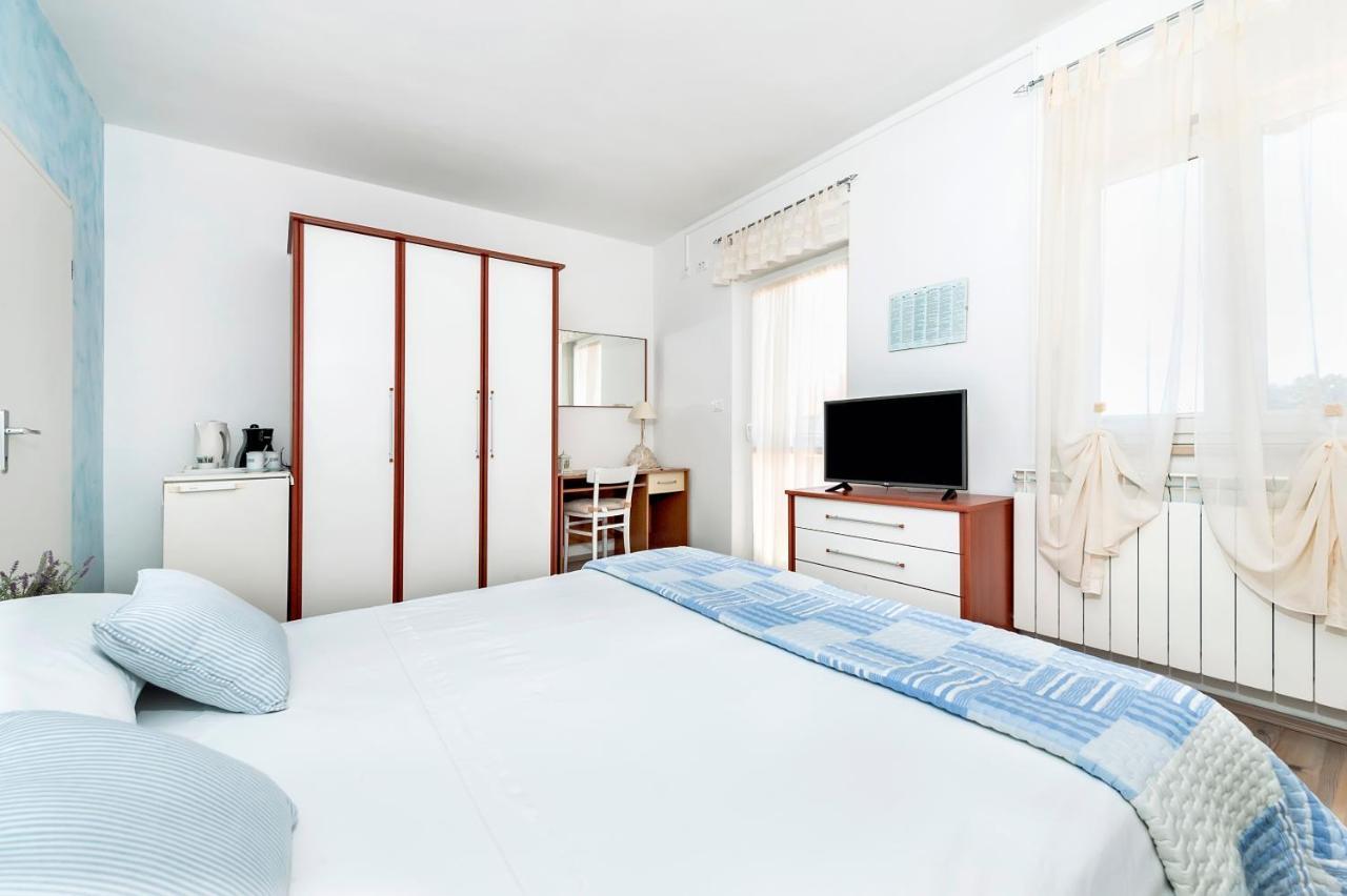 Apartment Casa Banko Ровин Екстериор снимка