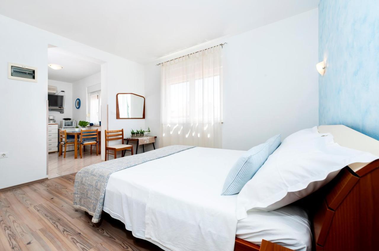 Apartment Casa Banko Ровин Екстериор снимка