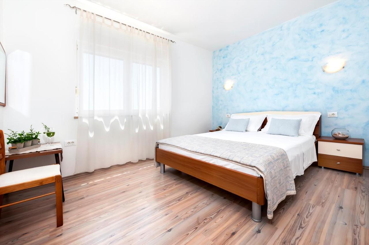 Apartment Casa Banko Ровин Екстериор снимка