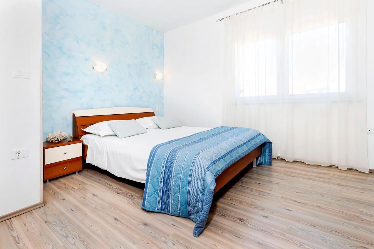 Apartment Casa Banko Ровин Екстериор снимка