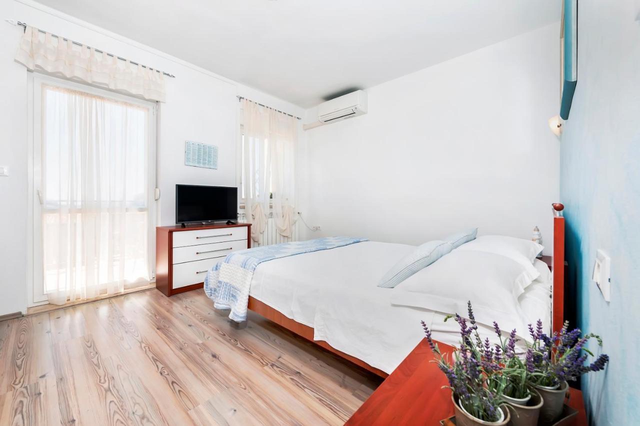 Apartment Casa Banko Ровин Екстериор снимка