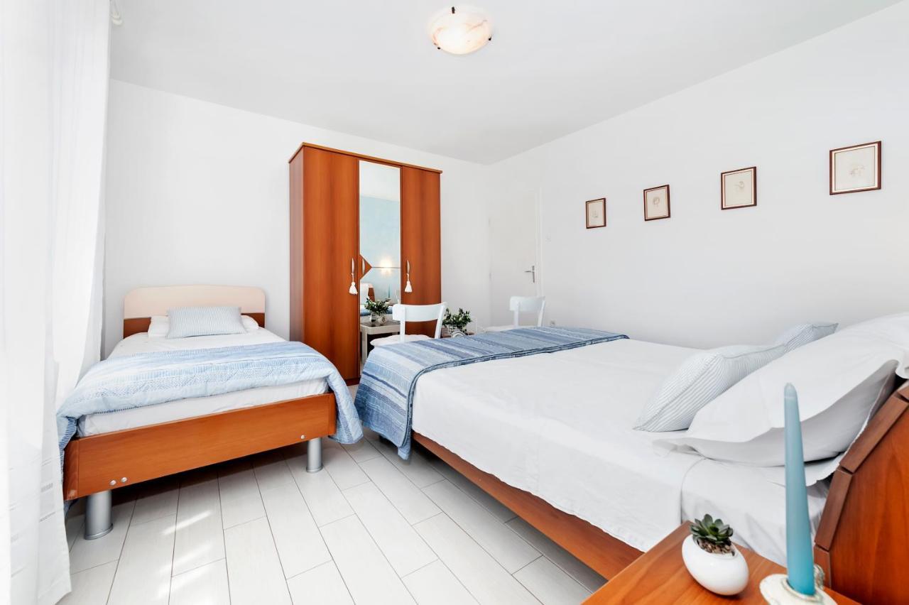 Apartment Casa Banko Ровин Екстериор снимка