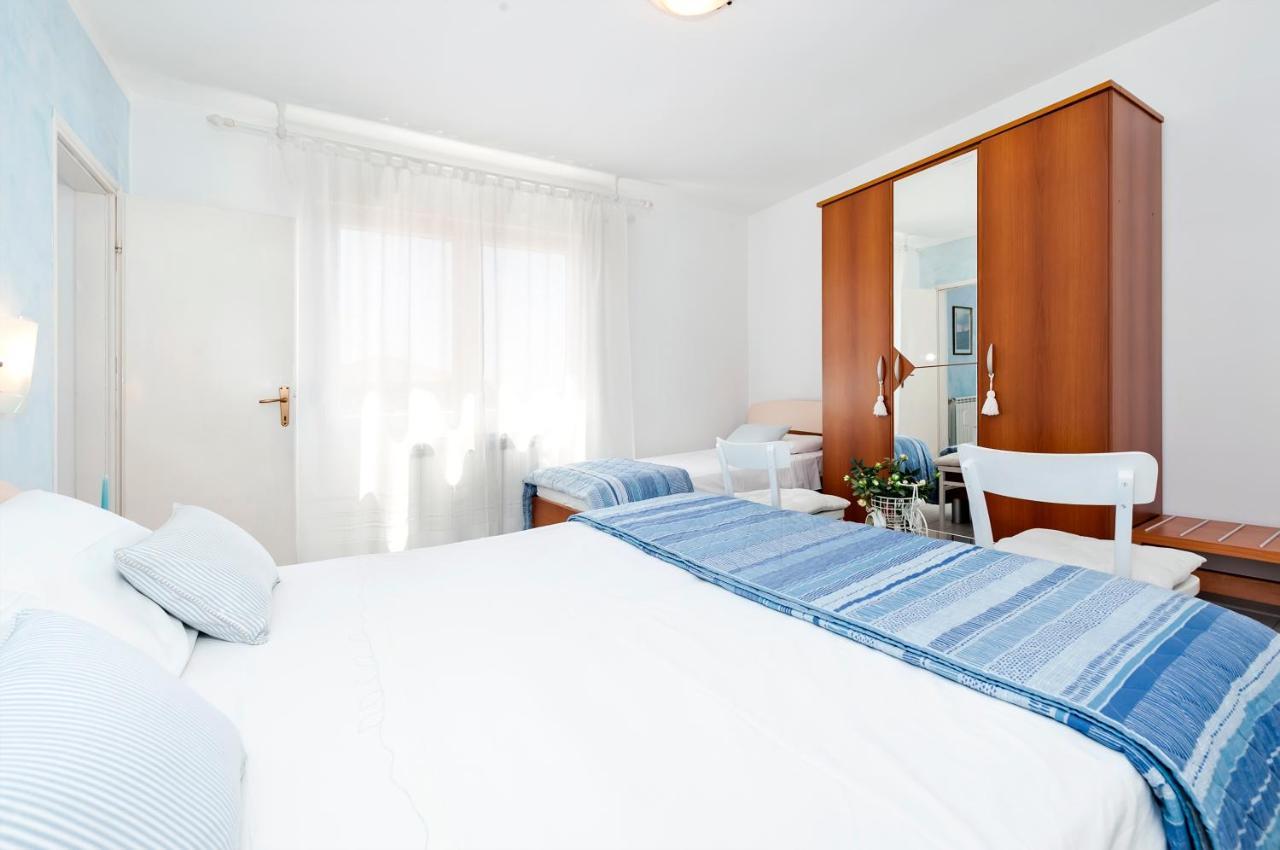 Apartment Casa Banko Ровин Екстериор снимка