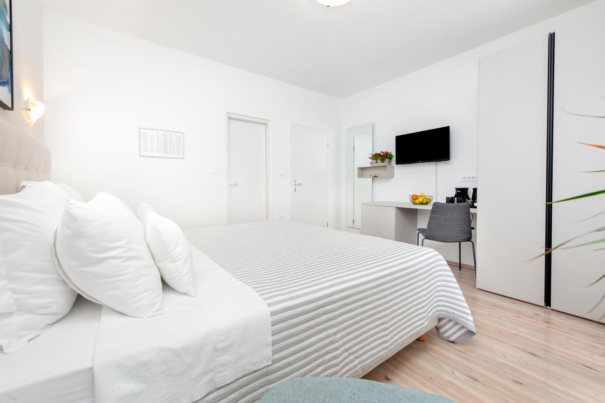 Apartment Casa Banko Ровин Екстериор снимка